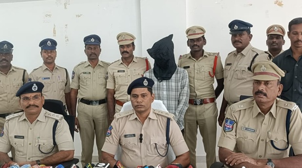#GadwalaPolice
